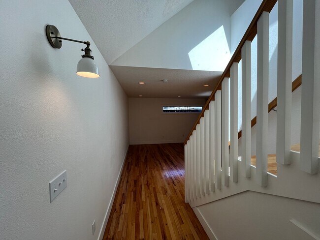 Photo - DHH1951 (HOLD FUNDS) Unidad B