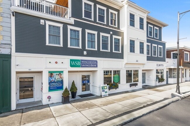 Building Photo - 44 Maple St Unit 10