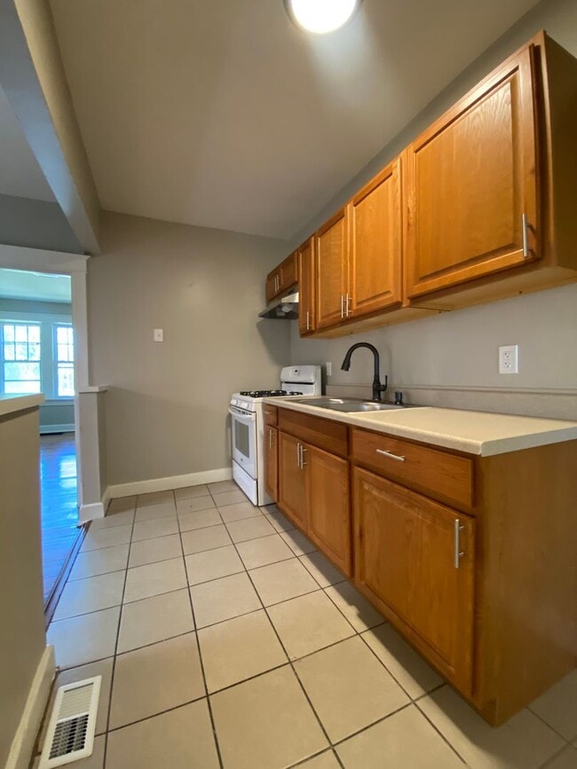 Photo - Charming 1 bedroom. Professionally Managed. Unit 2154 - 1FL