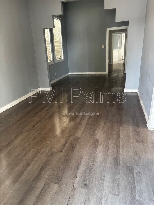 Photo - 2320 W Walnut St