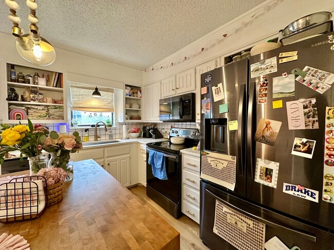 Photo - Beautifully Remodeled 2-Bed, 2.5-Bath Condo Blocks from Baylor Campus!