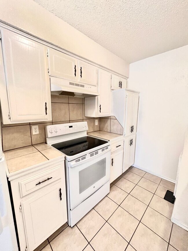 Photo - 905-907 Aspen Unit 905