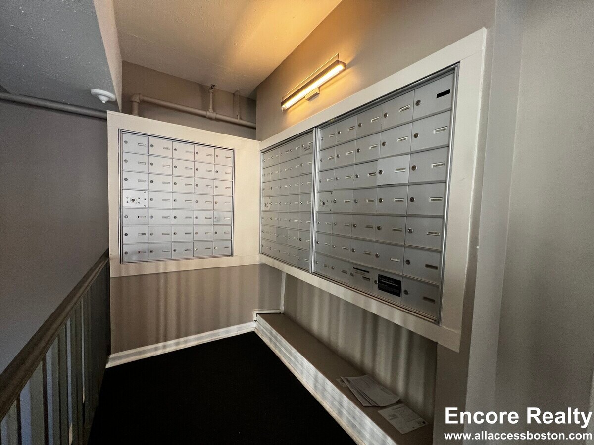 Photo - 925 Massachusetts Ave Unidad 8b