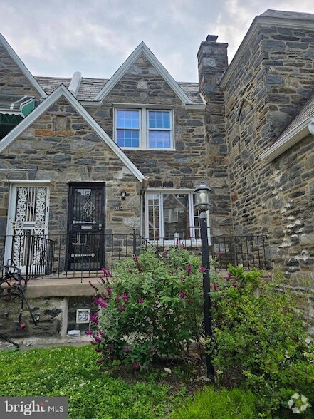 Building Photo - 2214 N Salford St Rental