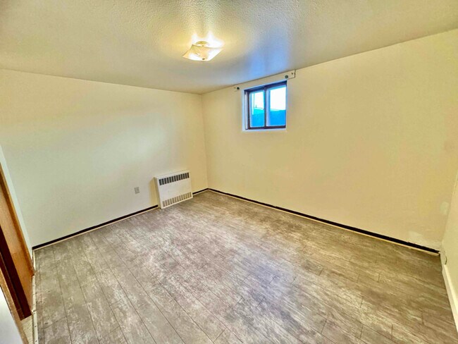 Photo - 302 W 7th St