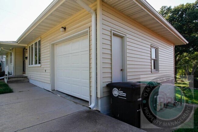 Photo - $300.00 off Deposit!!!  Convenience & Styl...