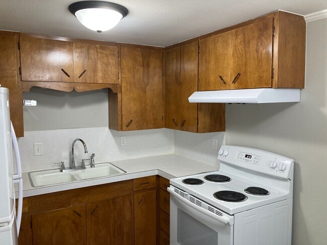Building Photo - 1721 N Poplar St Rental