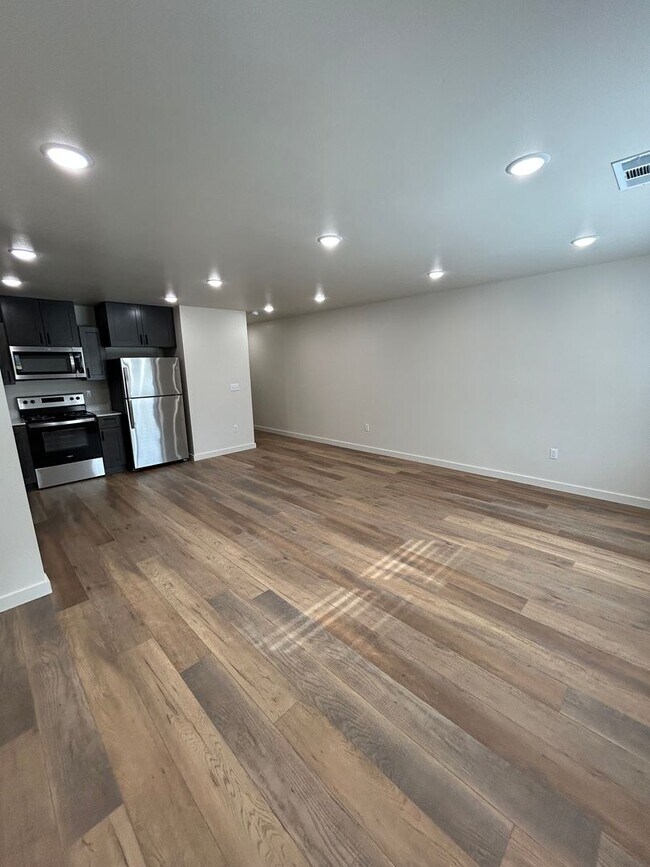 Photo - 707 W 12th St Unidad A