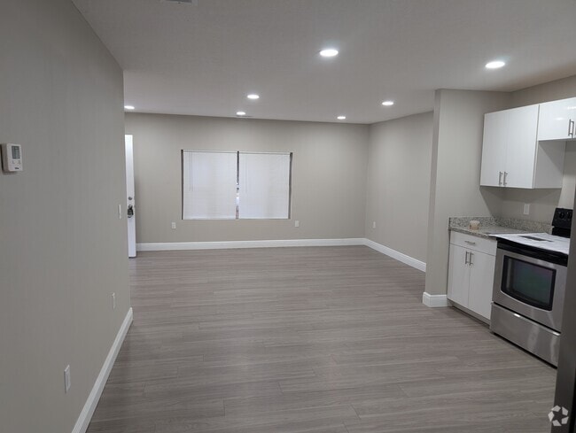 Building Photo - 3416 Phillips St Rental