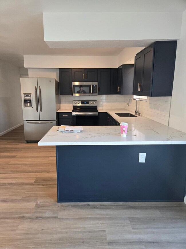 Photo - 620 E Broadway Ln