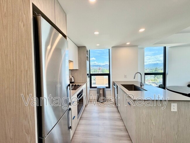 Photo - 1488-1488 Bertram St
