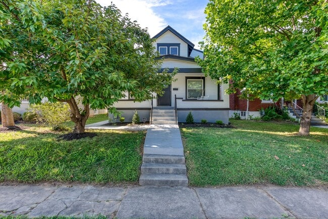 Building Photo - HOUSE FOR RENT