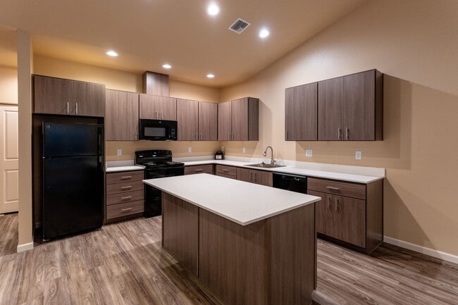 Photo - 5803 Joynak St S