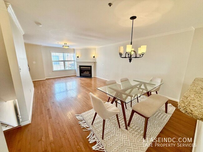 Photo - 3044 S Glebe Rd