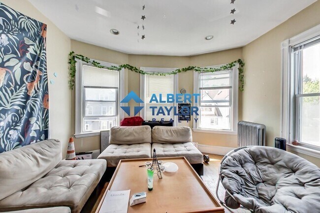 Photo - 47 Hillside St