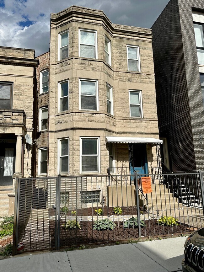 Photo - 819 N Rockwell St Apartments Unit 1