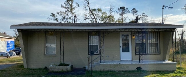 Building Photo - Spacious 1/1 North LC