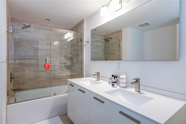 Photo - 1300 Brickell Bay Dr Unidad 600