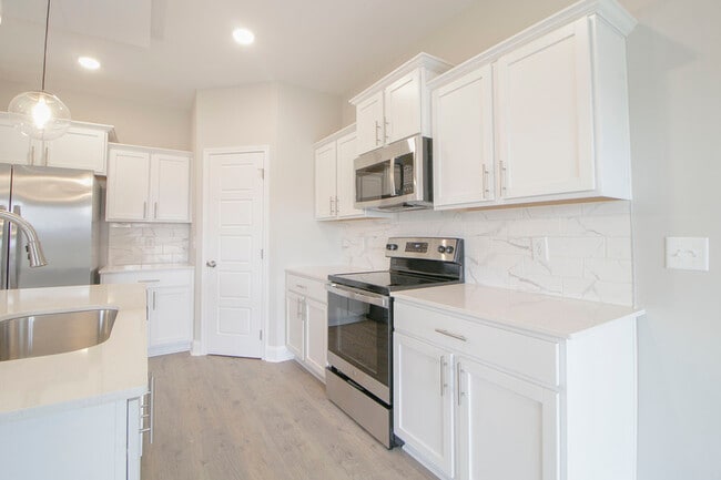 Photo - 477 Herman Dr