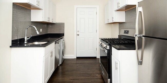 Photo - 3821 N Greenview Ave