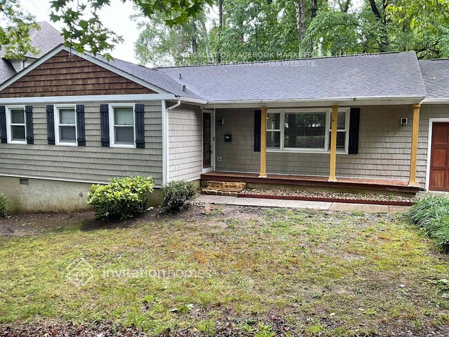 Building Photo - 400 N Sharon Amity Rd Rental