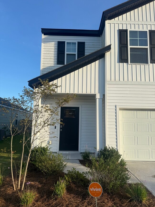 257 Watersglen Dr