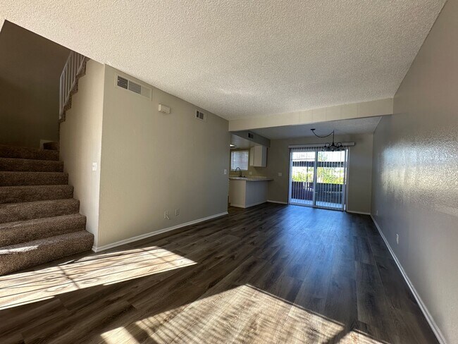 Photo - Spacious 2 Bed Townhome with Balcony, Washer/Dryer Included