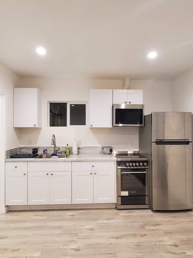 Photo - 3332 Cricklewood St