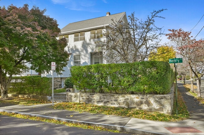 Photo - 158 Henry St