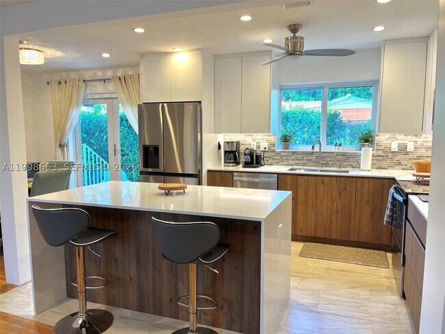 Photo - 411 Alesio Ave