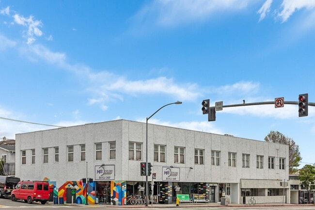 Building Photo - Great Hillcrest Studio Unit 3843-6