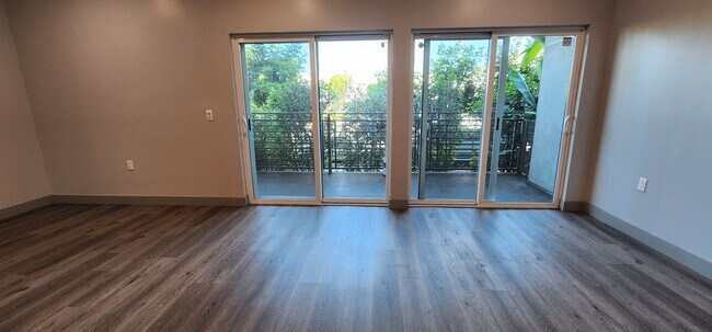Photo - 7040 Woodman Ave Unit 307