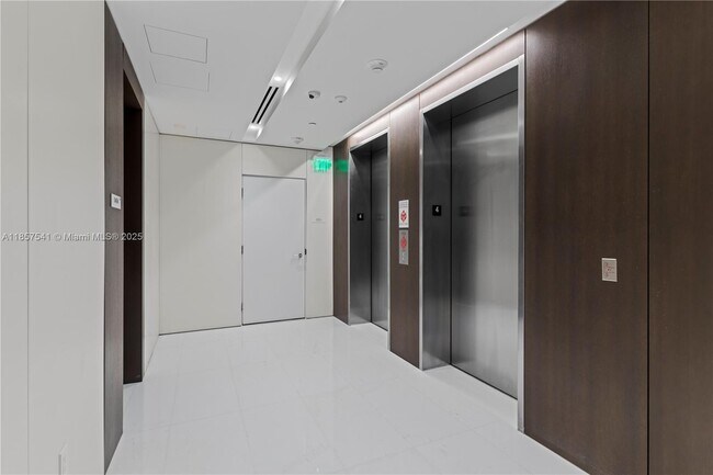 Photo - 300 Biscayne Blvd Way Unidad 1404W