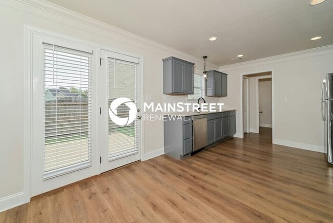 Photo - 3 Bedroom Pet-Friendly Home in KNOXVILLE, TN with Main Street Renewal