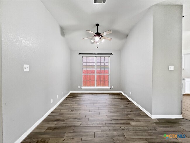 Photo - 2005 Stonehenge Dr