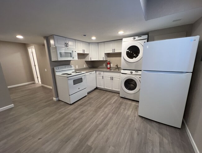 Building Photo - 3 Bed 1 Bath in Denver's Elyria Swansea Neighborhood