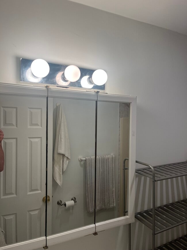 Photo - 31 Oaktree Dr Unidad 1 bedroom apartment-EM