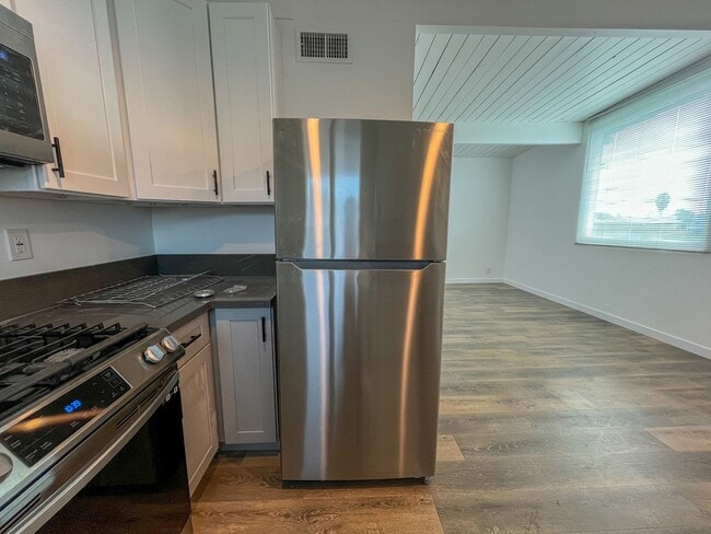 Photo - 3315 W 104th St