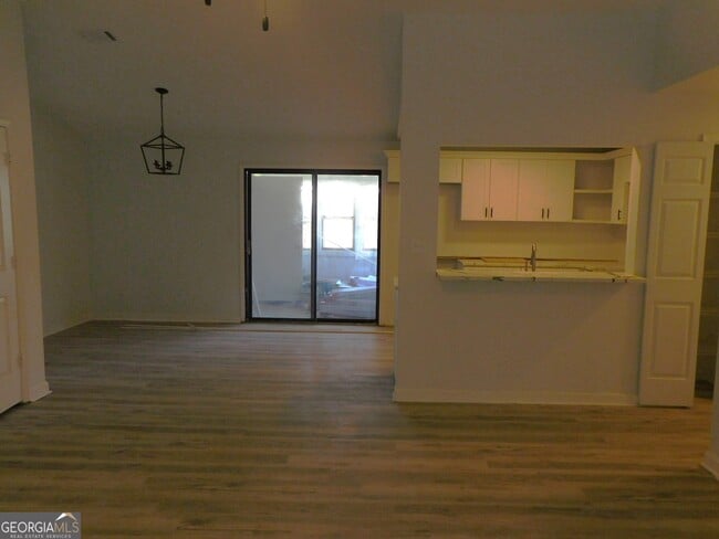 Photo - 1286 Britain Dr NW