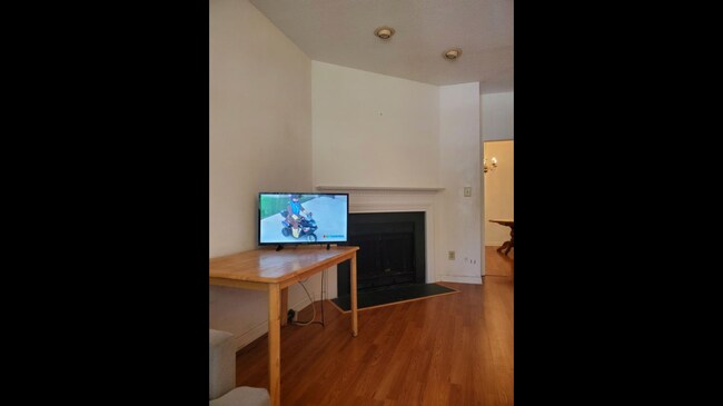 Photo - 107 Colchester Ct