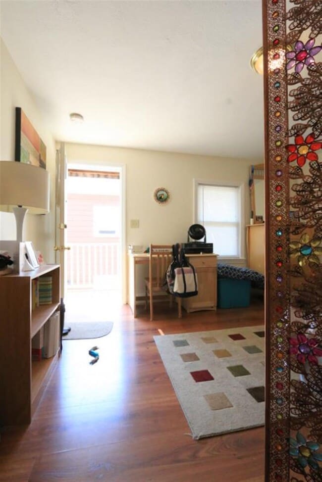 Building Photo - 128 Pine St Unit 2