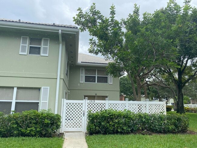 Photo - 1919 Stratford Way Townhome