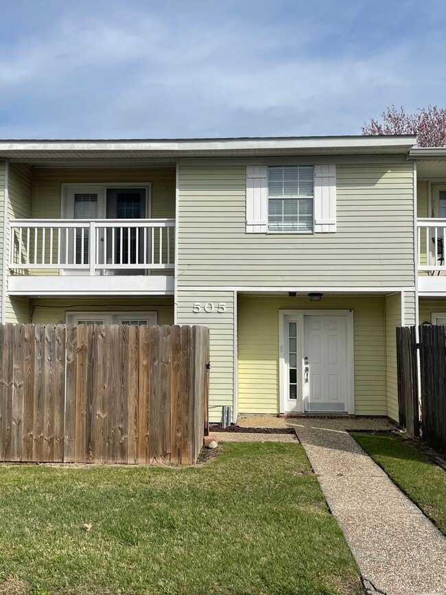 Building Photo - Plaza Village Condominiums Unit 505