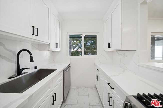 Photo - 1206 Hayworth Ave Unit 10