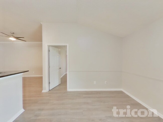 Photo - 1695 Northglen Cir