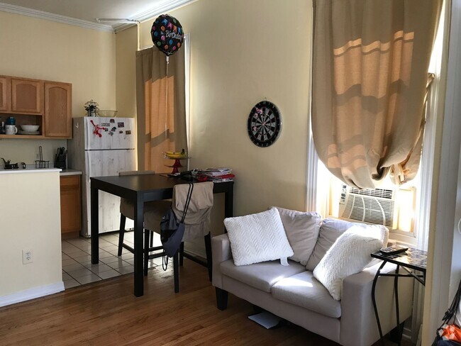 Building Photo - 3717 Baring St Unit 2-R airbnb Rental