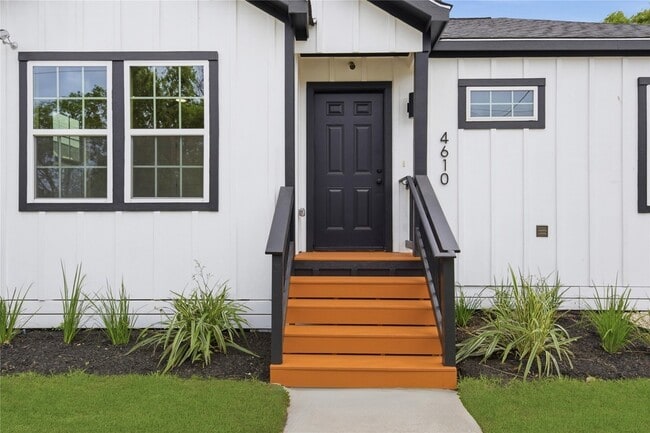 Photo - 4610 Providence St Unidad A