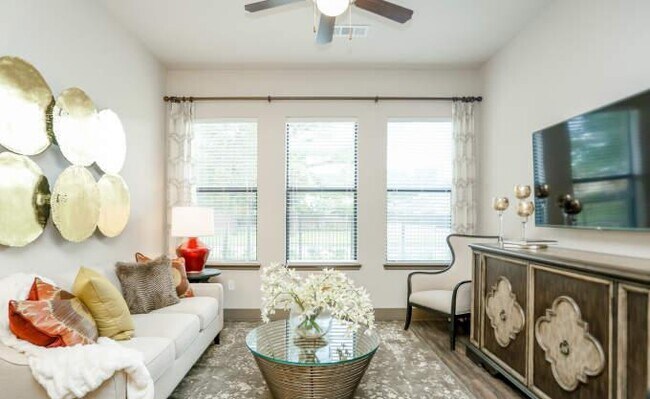 Building Photo - 1 bedroom in Houston TX 77063 Unit 292 Rental