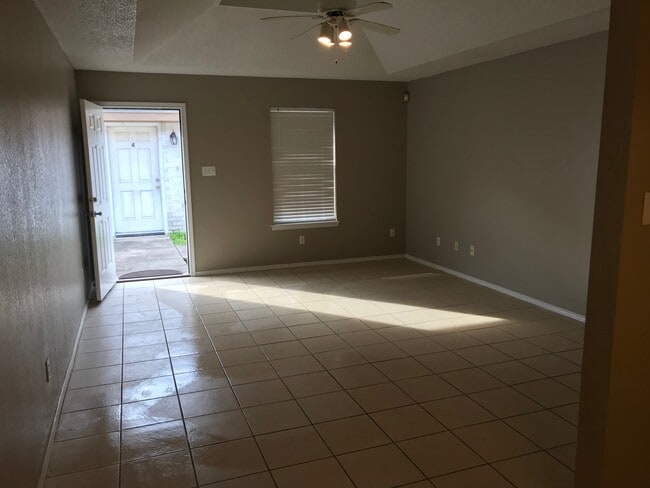 Photo - 1801 Lexington Cir Unit #3