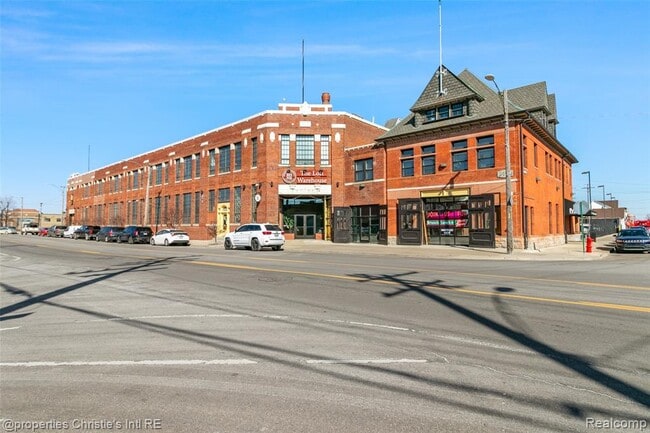 Photo - 3434 Russell St Unit 27-207